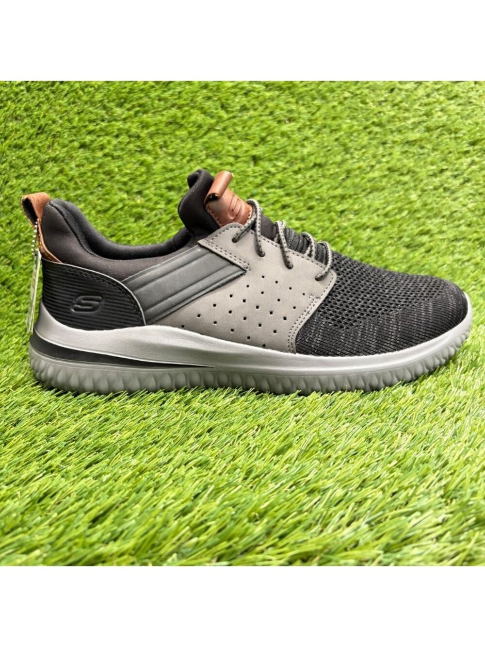 Skechers Delson 3.0 Cicada Mens Size 9.5 Black Gray Athletic Shoes Sneakers